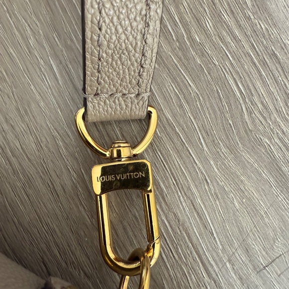 Louis Vuitton Pochette Métis in Turtle Dove - Picture 7 of 13